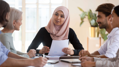 woman leading meeting SH002