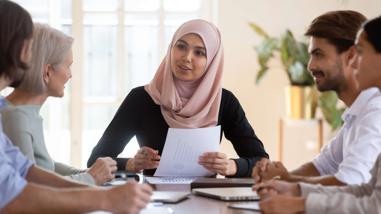 woman leading meeting SH002