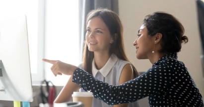 women meeting computer SH001
