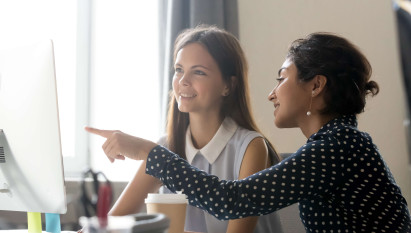 women meeting computer SH001