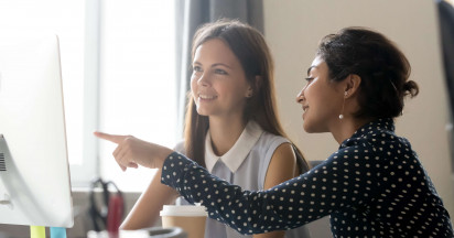 women meeting computer SH001