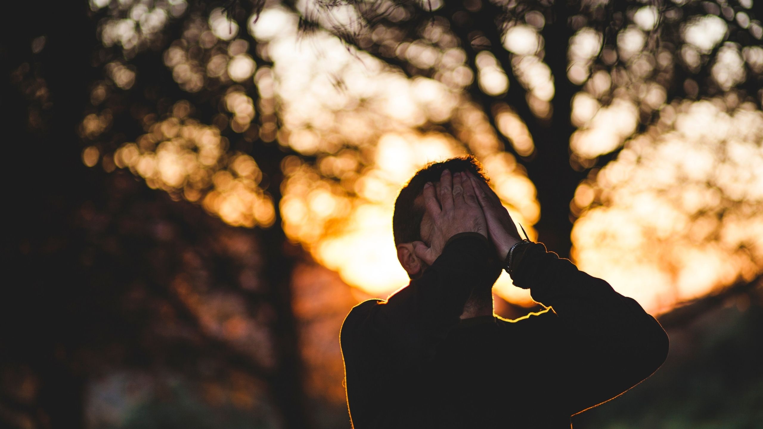 blog-man-covering-his-face-UN001