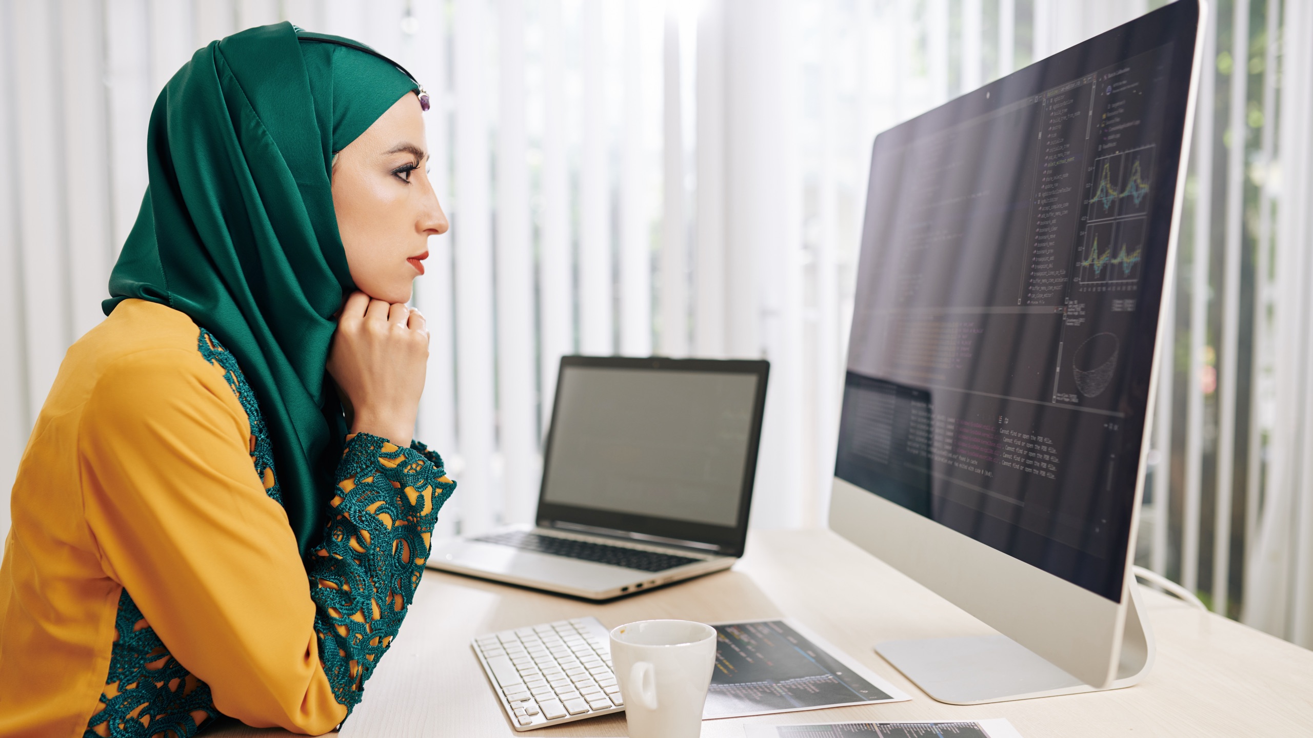 blog-woman-at-computer-SH010 blog-woman-at-computer-SH010
